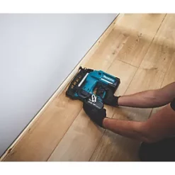 Makita DBN600RTJ 64mm 18V 2 x 5.0Ah Li-Ion LXT Second Fix Cordless Nail Gun -Collated Nails Shop 188KR A5