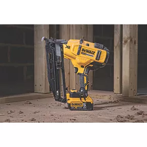 DeWalt DCN660P2-GB 63mm 18V 2 x 5.0Ah Li-Ion XR Brushless Second Fix Cordless Nail Gun 4 DeWalt DCN660P2-GB 63mm 18V 2 x 5.0Ah Li-Ion XR Brushless Second Fix Cordless Nail Gun - Image 4
