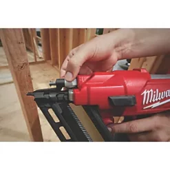 Milwaukee M18FFN-0C 3.3mm 18V Li-Ion RedLithium Brushless First Fix Cordless Nail Gun - Bare -Collated Nails Shop 711XH A4